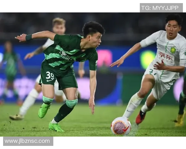 中国著名足球球星成长之路与辉煌成就全面解读